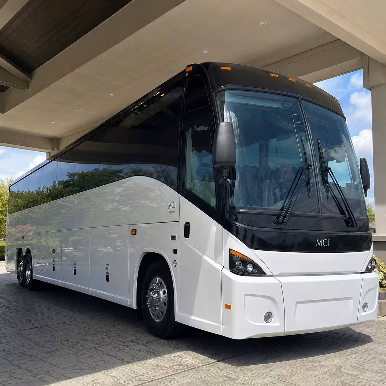 bellflower airport bus rentals for corporate groups and families