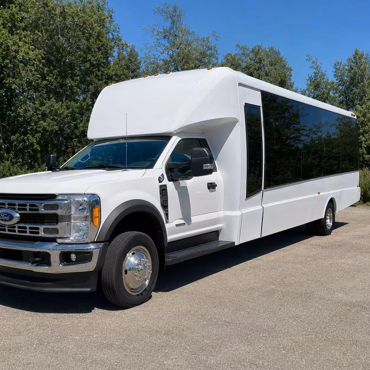 bellflower minibus rentals for aquarium of the pacific field trips